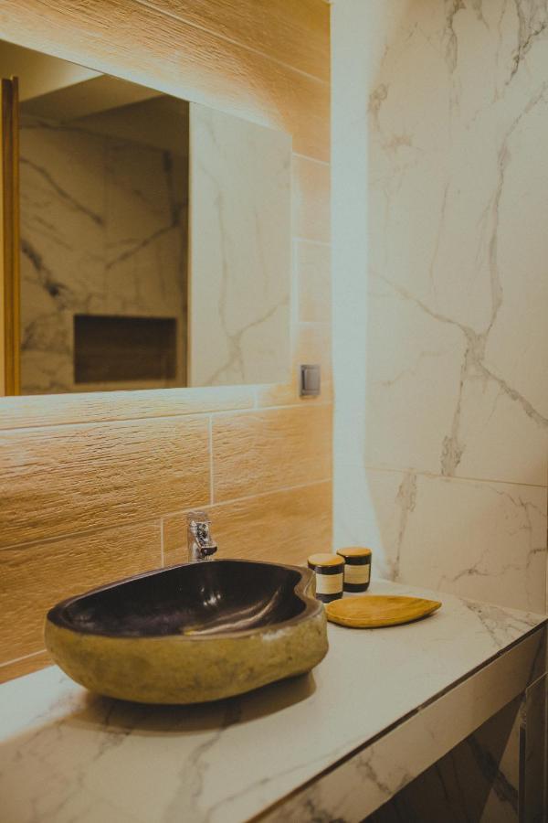 Peri Elxis Luxury Suites Mourésion 외부 사진